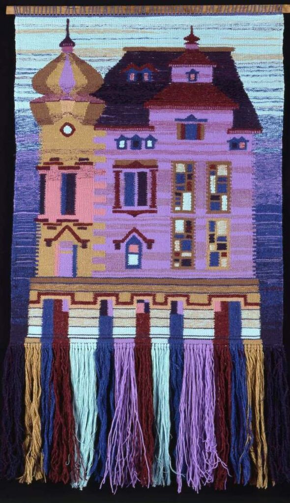Сиреневый фасад (1999). 125х70. Шерсть, х/б, иск. волокна. Ручное ткачество.