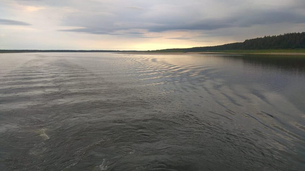 Северная Двина. Кильватерный след парохода "Гоголь"